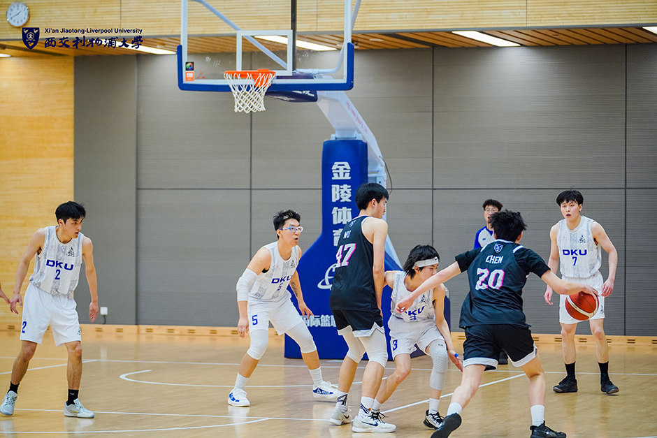 雷霆11月24日以122-95大胜开拓者，杨瀚森打破中国球员NBA得分纪录，展现强大实力。